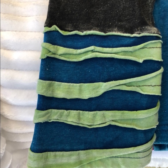 Casual Top - Picture 6 of 7